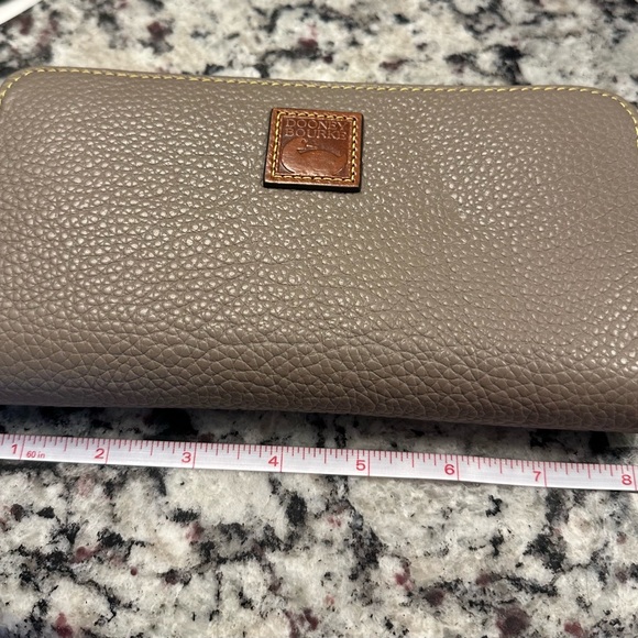 SOLD - Dooney Pebble Grain Zip Around Taupe Wallet - Picture 10 of 12